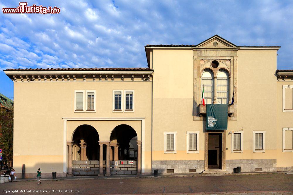Immagine Ingresso al Museo della Scineza e della Tecnologia di Milano, uno dei musei top in Lombardia - © ArtMediaFactory / Shutterstock.com