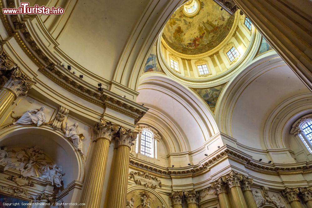 Immagine Interno del Santuario della Madonna di San Luca - © GoneWithTheWind / Shutterstock.com