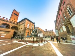 La prospettiva della Fontana del Nettuno fotografata dalla pietra della vergogna, dove la mano del dio del mare crea una finta erezione. - © Benny Marty / Shutterstock.com