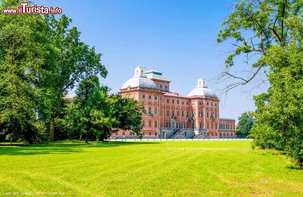 Immagine Il vasto parco del Castello di Racconigi in Piemonte - © Gimas / Shutterstock.com