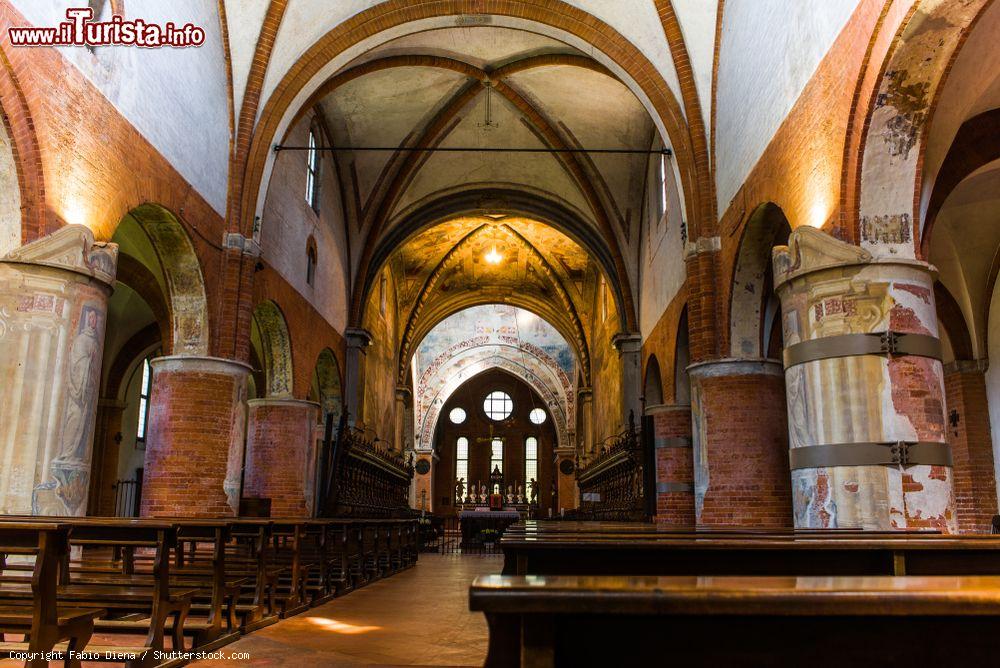 Immagine La navata centrale della Abbazia di Chiaravalle a sud di Milano in Lombardia - © Fabio Diena / Shutterstock.com