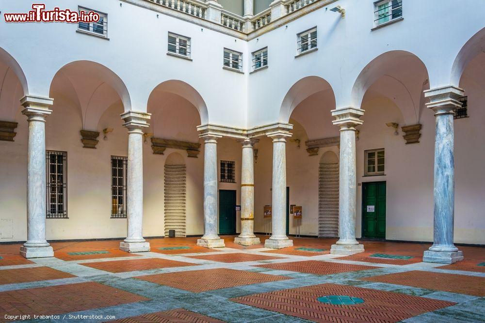 Immagine La coorte principale dentro a Palazzo Ducale di Genova in Liguria - © trabantos / Shutterstock.com