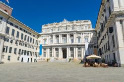 Il Palazzo Ducale di Genova, la facciata di Piazza Giacomo Matteotti nel centro storico cittadino