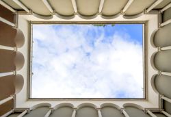 Scatto artistico del cortile interno di Palazzo Ducale a Genova - © Stella Photography / Shutterstock.com