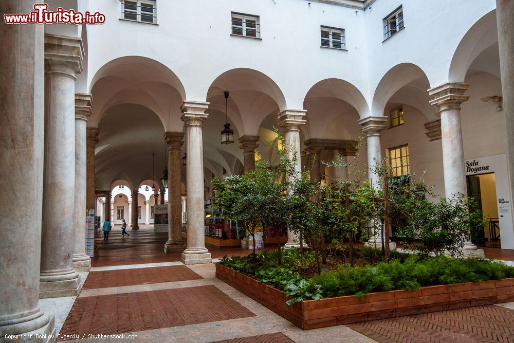 Immagine Visita all'interno di Palazzo Ducale in centro a Genova - © Bobkov Evgeniy / Shutterstock.com