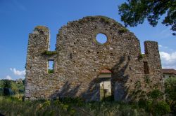 Rovine affascinanti sull'isola Polvese, Casrtiglione del Lago, Umbria