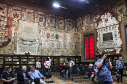 La visita allo storico Palazzo dell'Archiginnasio, la storica sede dell'Università di Bologna - © Joaquin Ossorio Castillo / Shutterstock.com