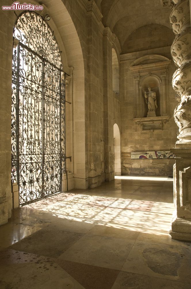 Immagine Siracusa, ingresso all'antica Cattedrale ricavata da un tempio dorico della Magna Grecia