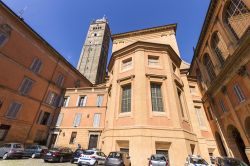 Abside e campanile della chiesa di San Pietro a Bologna, la Cattedrale Metropolitana - © Joaquin Ossorio Castillo / Shutterstock.com