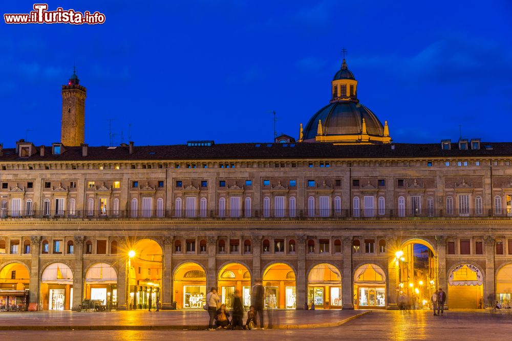 Cosa vedere e cosa visitare Palazzo dei Banchi