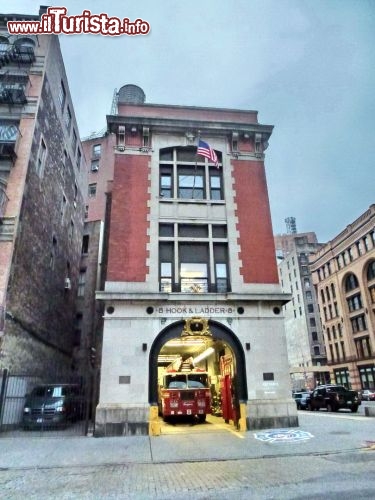 Ve la ricordate la caserma degli acchiappafantasmi in Ghostbuster 2, ecco la caserma dei pompieri Hook and Ladder che fu set di quel mitico film a Tribeca