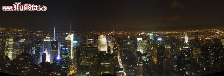 Panorama notturno di new york