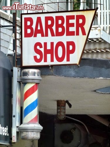 Barbiere a New york e le tipiche insegne