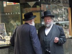 Ebrei sulla via dei diamanti a NYC: Canal Street ...
