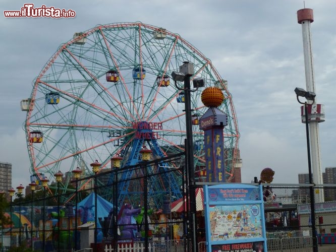 Wonder Wheel la ruota panoramica