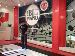 Fao Schwarz: big piano