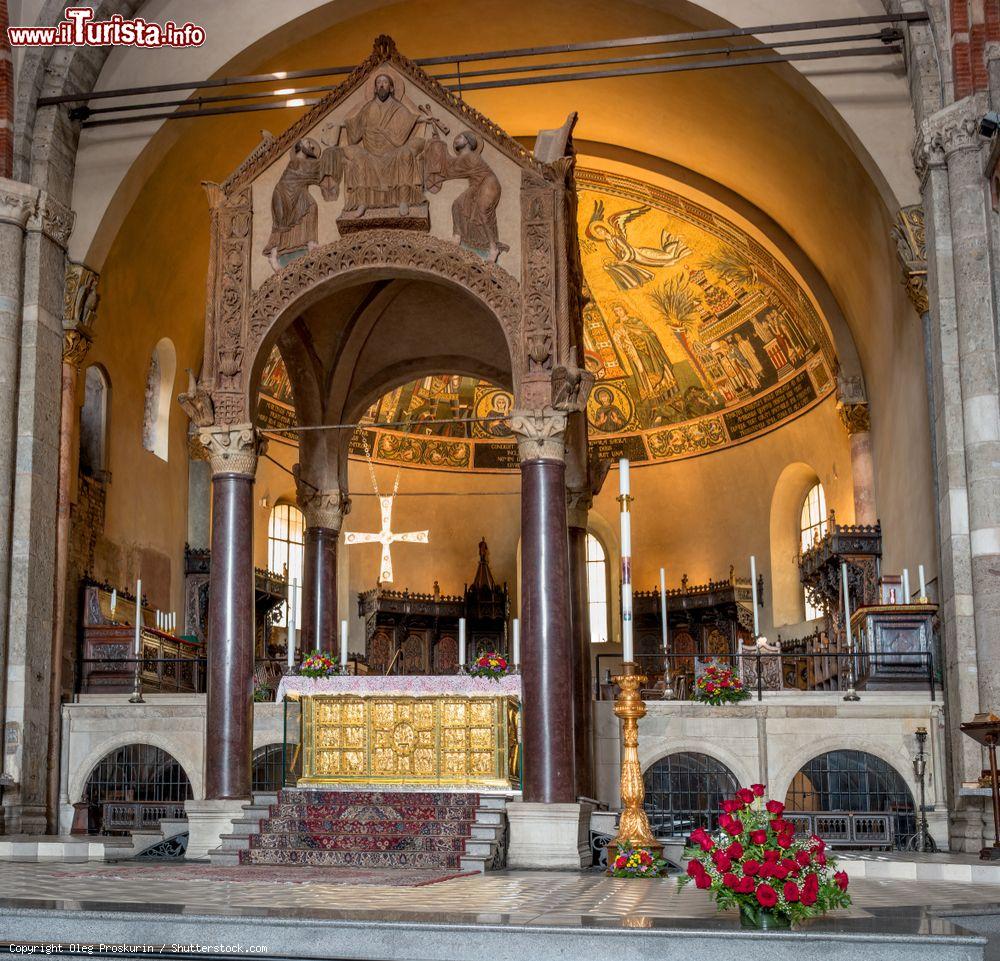 Immagine Dentro alla Chiesa di Sant'Ambrogio. vengono conservate anche le reliquie dei martiri San Gervasio e Protasio. - © Oleg Proskurin / Shutterstock.com