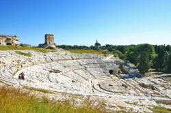 Uno dei luoghi UNESCO di Siracusa: lo storico teatro greco nel Parco Archeologico della Neapolis