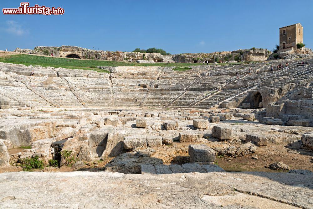 Immagine Uno scorcio del grande teatro greco di Siracusa che vanta oltre 2500 anni di storia. - © Claude Huot / Shutterstock.com