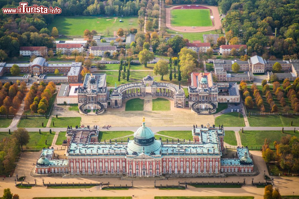 Immagine Il Palazzo Nuovo nel parco di Sanssouci visto dall'alto, Siamo a Potsdam in Germania