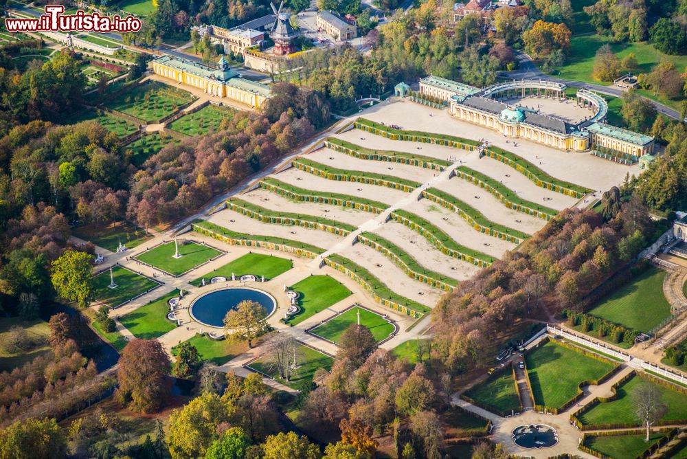 Immagine Vista aerea del Palazzo e giardino di Sanssouci a Potsdam vcino a Berlino, Germania