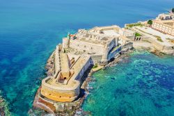 Vista aerea del complesso del Castello di Maniace, Isola di Ortigia, Siracusa
