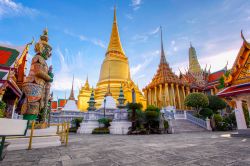 Il tempio antico di Wat Phra Kaew a Bangkok in Thailandia, fa parte del complesso del Grande Palazzo Reale.