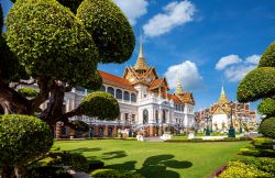 Scorcio del Grande Palazzo Reale e del Tempio del Buddha di Smeraldo a Bangkok, Thailandia.

