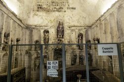 La cappella dei bambini nelle catacombe dei Cappuccini a Palermo - © Anton Kudelin / Shutterstock.com