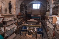 Le atmosfere macabre delle catacombe di Palermo dei frati cappuccini - © Gandolfo Cannatella / Shutterstock.com