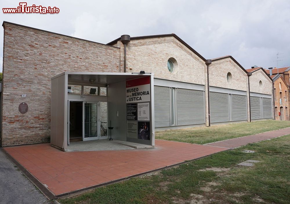 Immagine Ingresso al Museo per la memoria di Ustica a Bologna - © Fabio Di Francesco, CC BY-SA 4.0, Wikipedia