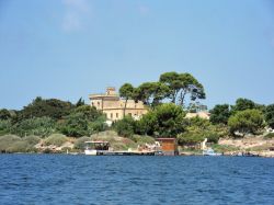Arrivo sull'isola di Mozia con la barca, davanti alle Saline di Marsala in Sicilia - © Lucamato / Shutterstock.com