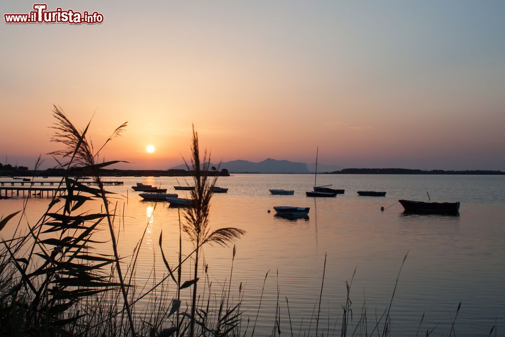 Immagine Tramonto fotografato da Mozia, Sicilia. Sullo sfondo le isole Egadi