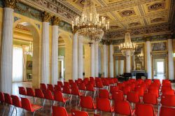 Una sala adibita a concerti e conferenze presso VIlla Reale, la sede della GAM di Milano - © Grigoriy Pil / Shutterstock.com