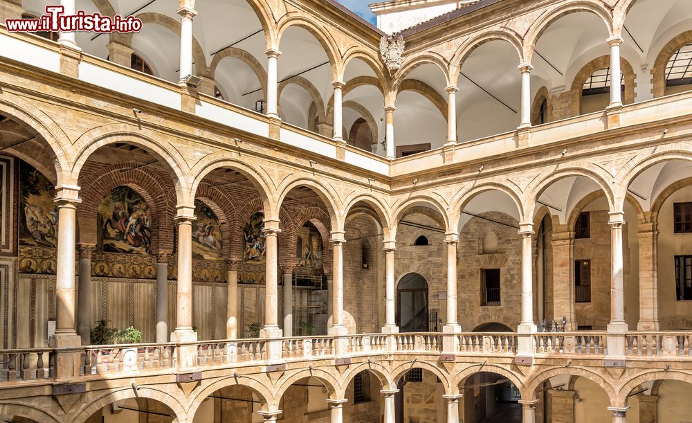 Immagine Ingresso della Cappella Palatina dentro il Palazzo dei Normanni di Palermo