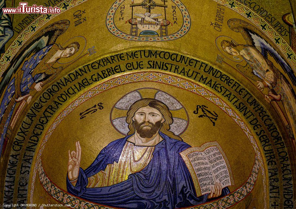 Immagine Mosaico che raffigura il Cristo dentro la Cappella Palatina nel Palazzo dei Normanni di Palermo. - © DRIMOROND / Shutterstock.com