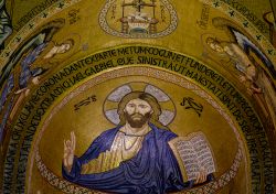 Mosaico che raffigura il Cristo dentro la Cappella Palatina nel Palazzo dei Normanni di Palermo. - © DRIMOROND / Shutterstock.com