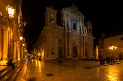 Vista notturna della Chiesa Madre di Marsala, il Duomo cittadino - © Francesco Bonino / Shutterstock.com