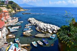 La Marina del borgo di Marechiaro, il piccolo porto di Napoli nel quartiere di Posillipo