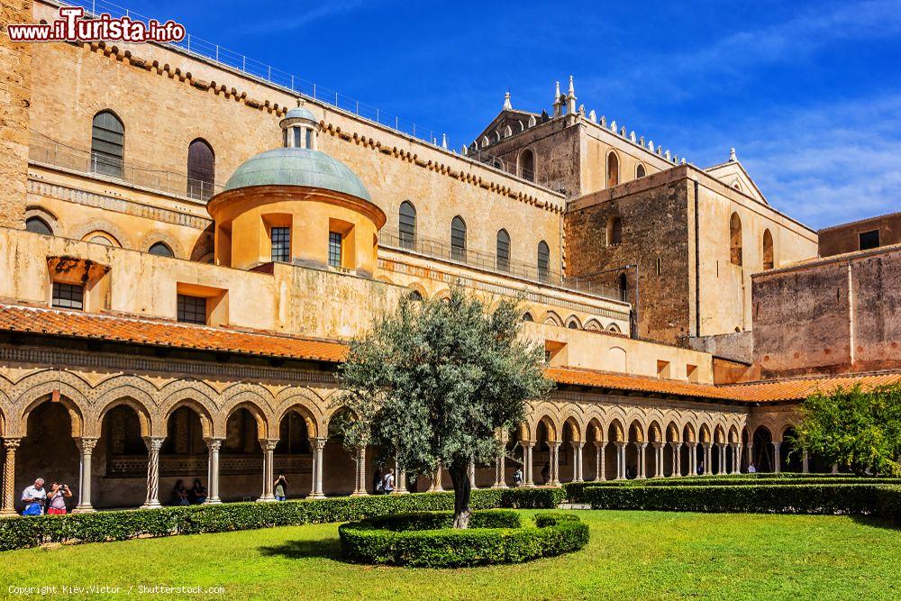 Immagine Il Chiostro Benedettino fa parte del complesso del Duono di Monterale alle porte di Palermo. - © Kiev.Victor / Shutterstock.com