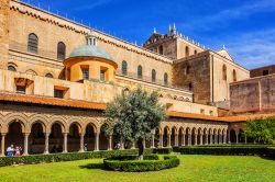 Il Chiostro Benedettino fa parte del complesso del Duono di Monterale alle porte di Palermo. - © Kiev.Victor / Shutterstock.com