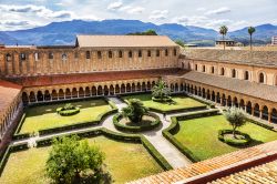 Vista dall'alto del grande chiostro di Monreale annesso al complesso del Duomo - © Kiev.Victor / Shutterstock.com