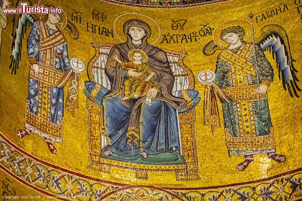 Immagine Uno dei mosaici bizantini dentro al Duomo di Monreale, la magnifica Cattedrale Normanna della Sicilia - © Kiev.Victor / Shutterstock.com