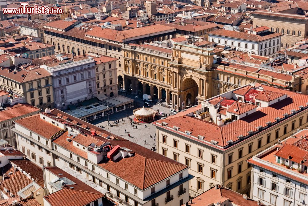 Immagine Vista aerea della centrale Piazza della Repubblica a Firenze