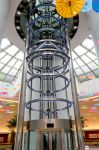 Gli ascensori all'interno della Oriental Pearl Tower di Shanghai - © Anton_Ivanov / Shutterstock.com