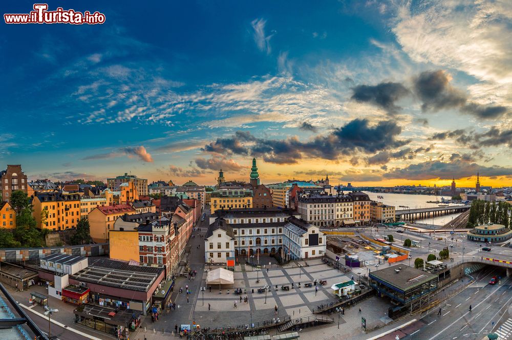 Immagine Il cuore storico di Stoccolma, il quartiere Gamla Stan, fotografato verso il tramonto in Svezia