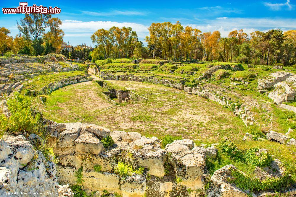 Immagine L'Anfiteatro romano di Siracusa, siamo nel Parco Archeologico della Neapolis in Sicilia - © Travellaggio / Shutterstock.com