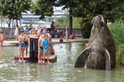 Wasserspielplatz il parco giochi della Donauinsel a Vienna in Austria. - © Balakate / Shutterstock.com