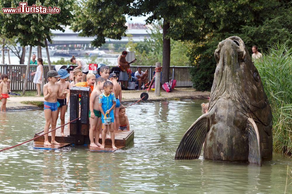 Immagine Wasserspielplatz il parco giochi della Donauinsel a Vienna in Austria. - © Balakate / Shutterstock.com