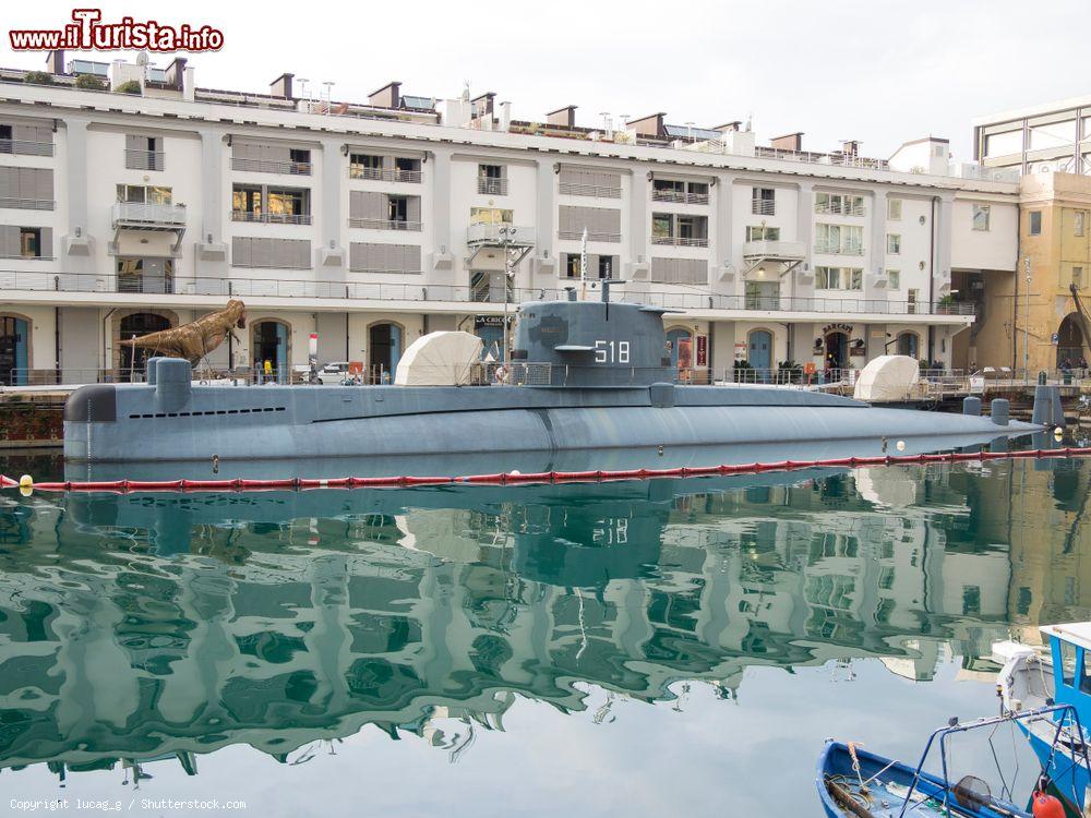 Immagine Il sommergibile militare Nazario Sauro alla rada del Museo del Mare Galata a Genova - © lucag_g / Shutterstock.com